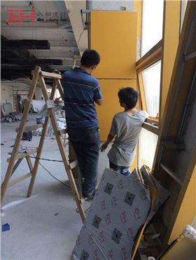 【圓大廈施工現(xiàn)場】室內方形包柱鋁單板安裝