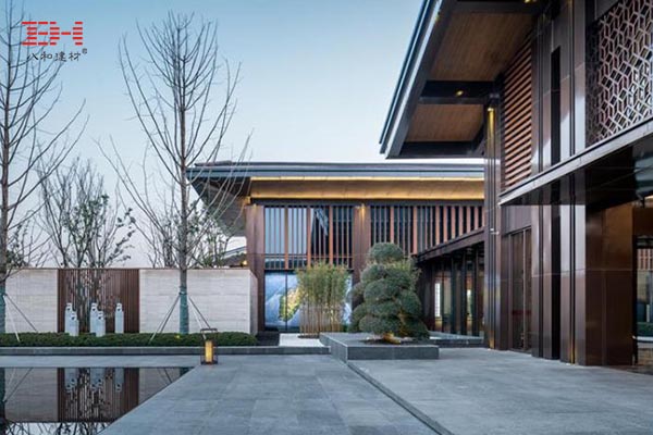 仿木紋鋁方通、仿木紋鋁板在中式院落建筑上的應(yīng)用—合肥金科·半島壹號(hào)